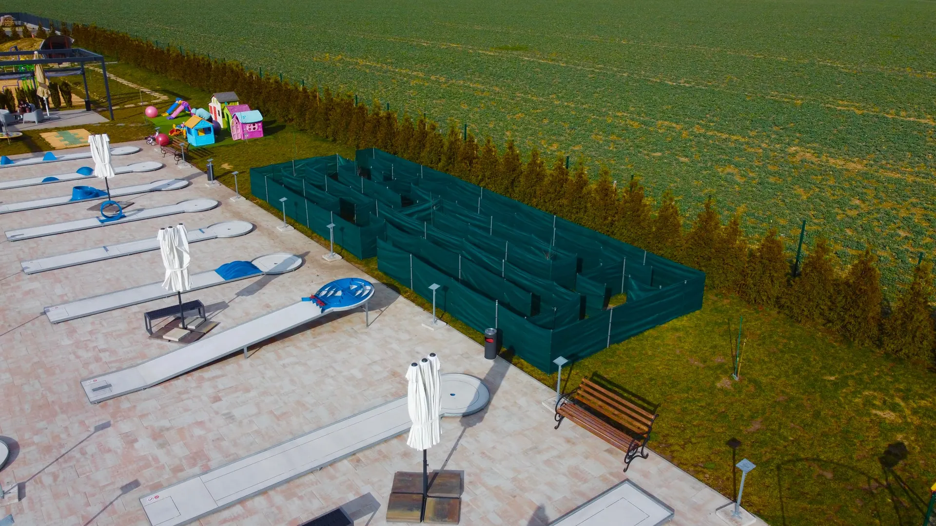Minigolfové dráhy a zelený labyrint